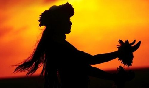 zachód słońca Hawajka tańczy