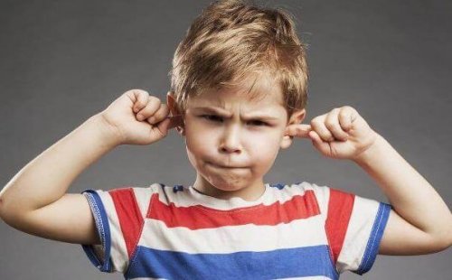 chłopiec mały narcyz