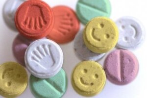 Ecstasy, narkotyk miłości – co musisz o nim wiedzieć?