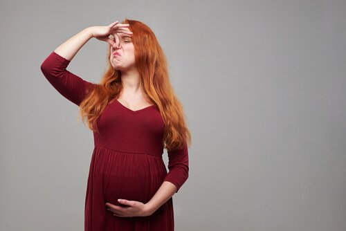 Kobieta w ciąży i hiperosmia.