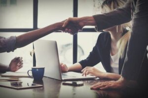 Dobry negocjator – jakimi cechami musi się charakteryzować?