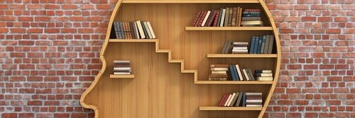 Półka z książkami - życie w harmonii