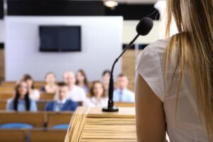 Obecność innych – w jaki sposób wpływa na nasze zachowanie?