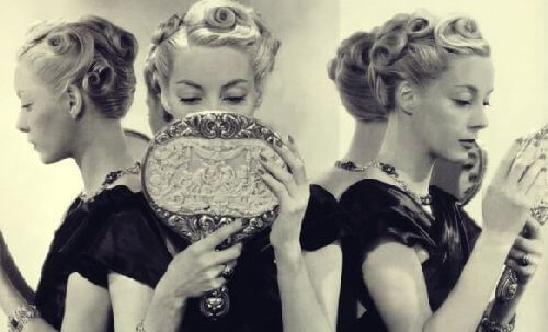 Narcyzm: 5 najważniejszych przyczyn tego zjawiska