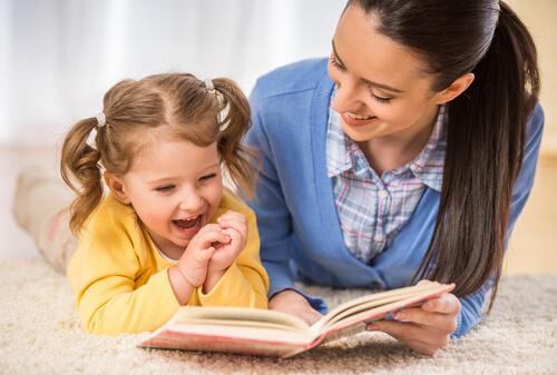 Nauka czytania mama i dziecko