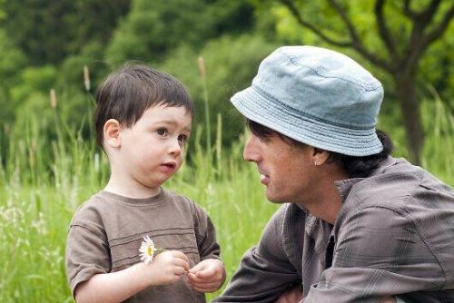 Odmawianie dzieciom w pozytywny sposób - tata rozmawia z synem