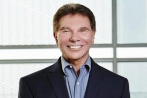 Robert Cialdini i jego 6 zasad perswazji