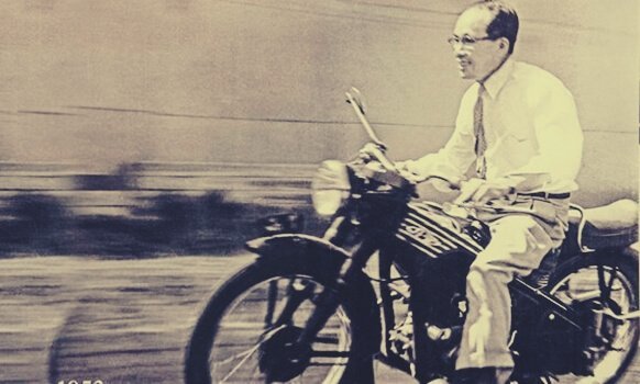 Soichiro Honda na motocyklu