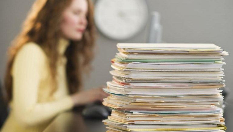 Góra papierów.