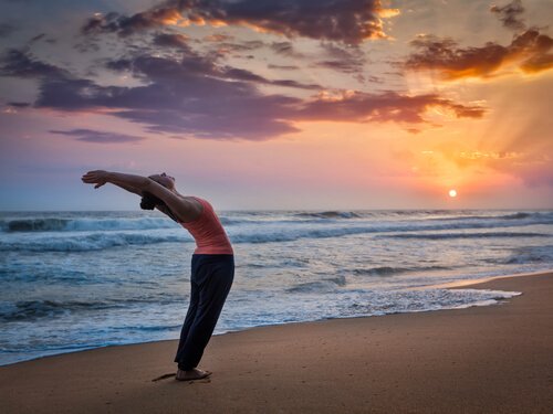 Powitanie słońca krok do kroku - joga dla Ciebie