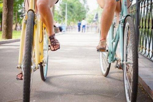 Przyjaciółki na rowerach