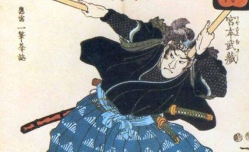 Samuraj sięga po katanę