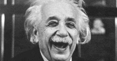 Roześmiany Albert Einstein