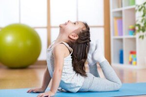Joga dla dzieci – 5 najlepszych pozycji