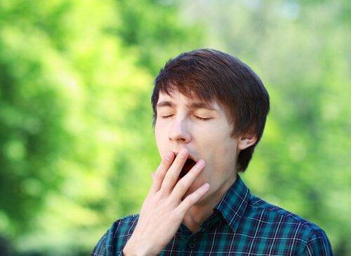 Nudzisz się? - Mężczyzna ziewa