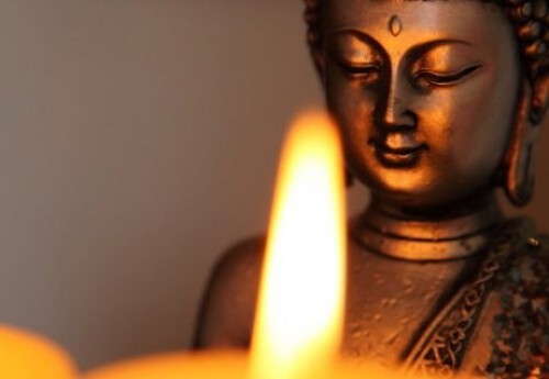 Budda naprzeciwko ognia