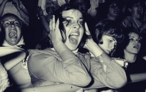 Neurony lustrzane, a fani - czy wiesz, jaki jest między nimi związek?