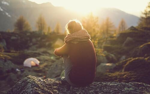 kobieta na górze - emocjonalny dystans