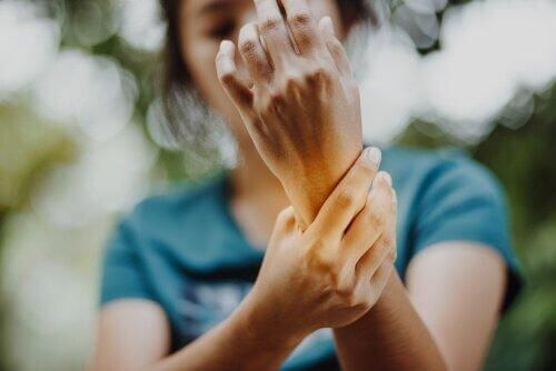 Syndrom obcej ręki: charakterystyka i leczenie