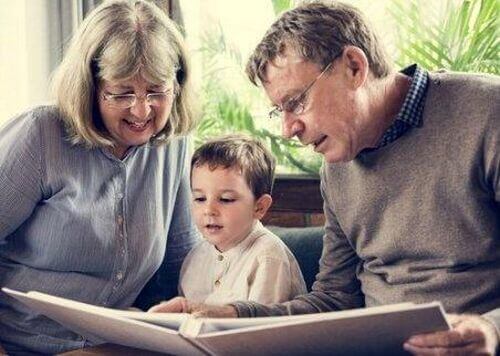 Dziadkowie-kangury - wspólne czytanie książki