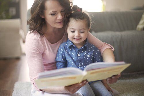 Czytanie książek małym dzieciom i płynące z niego korzyści