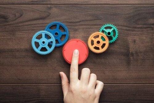 Układanie mechanizmu z trybików