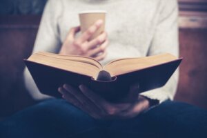 Czytanie biografii i jego liczne psychologiczne zalety