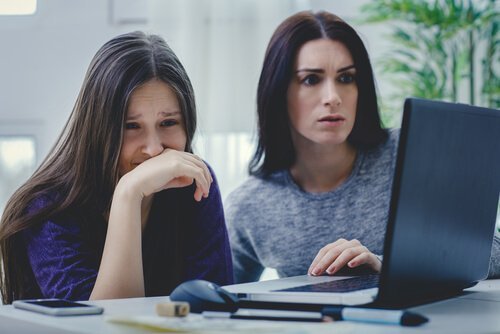 Sexting - niewinny flirt czy przekraczanie granic?