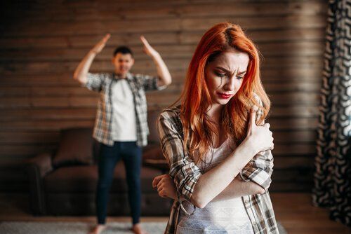 Przemoc między młodymi partnerami: czemu tak częsta?