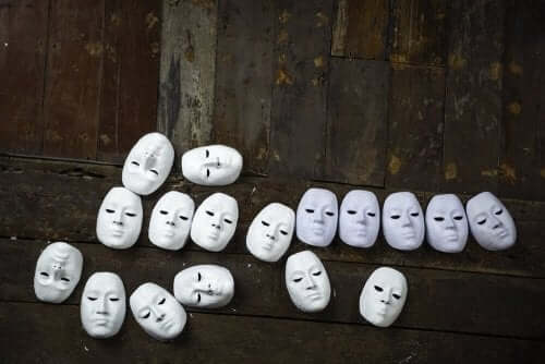 Białe maski