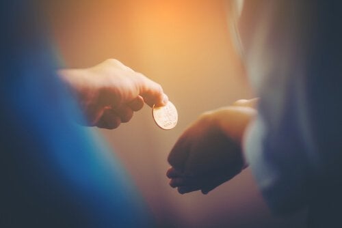 Dawanie pieniędzy - technika "stopa w drzwiach"