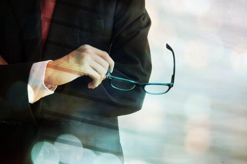 Skrajnie ekstremistyczne poglądy kontra metakognicja