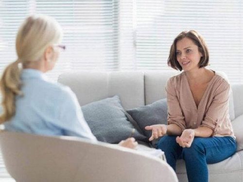 terapia poznawczo - behawioralna - kobieta u psychologa