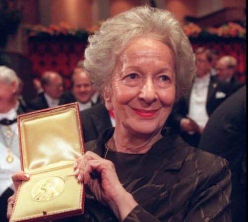 Wisława Szymborska odbierająca Nagrodę Nobla