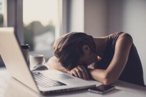 Technostres, czyli konsekwencje przesadnego używania nowych technologii
