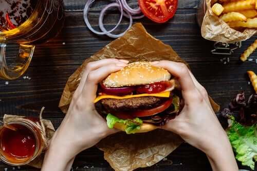Fast food i jego negatywny wpływ na mózg