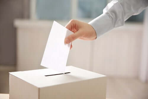Głosowanie przy urnie
