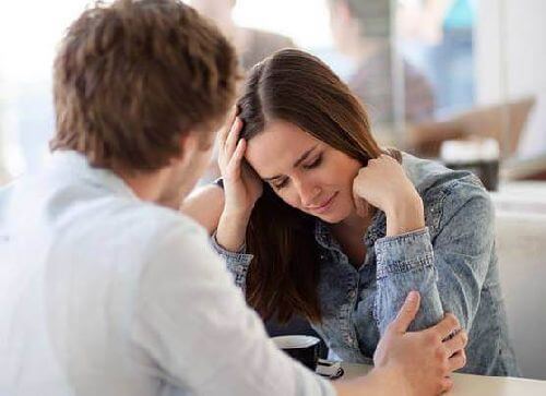 Para w trakcie rozmowy