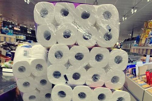 Koronawirus: dlaczego ludzie panikują wykupując papier toaletowy?