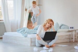 Praca zdalna z dziećmi przebywającymi przez cały czas w domu