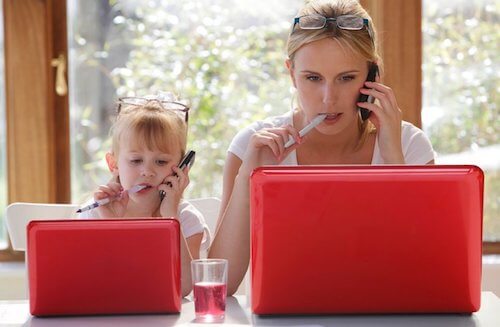 Dlaczego dzieci naśladują dorosłych?