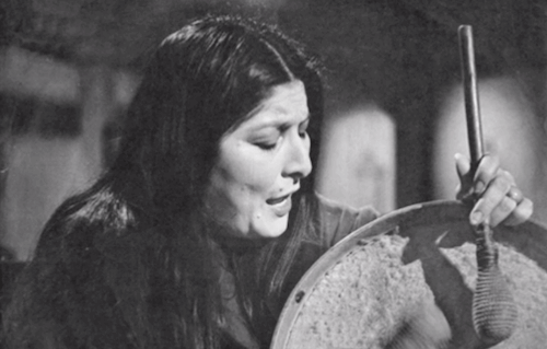Mercedes Sosa śpiewa