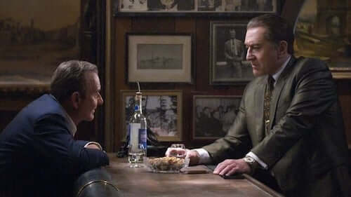 Mężczyźni przy barze