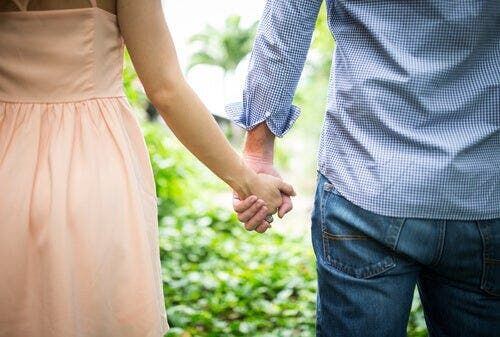 Czy Twój styl przywiązania w dzieciństwie wpływa na Twoje relacje uczuciowe?