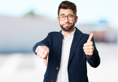 Sprzeczne przesłania i związany z nimi dylemat