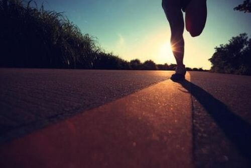 Biegacz trenuje do maratonu