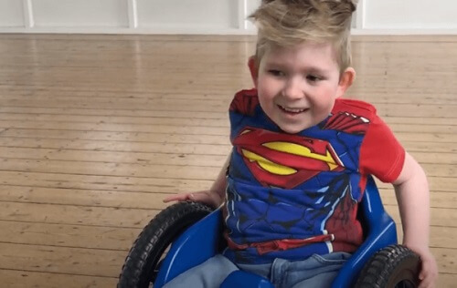 Noah Wall: historia chłopca z rosnącym mózgiem