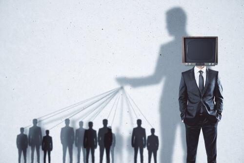 Propaganda polityczna: poznaj trzy taktyki