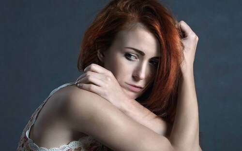 Niepewna siebie kobieta