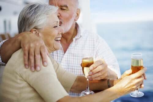 Szczęśliwa starsza para